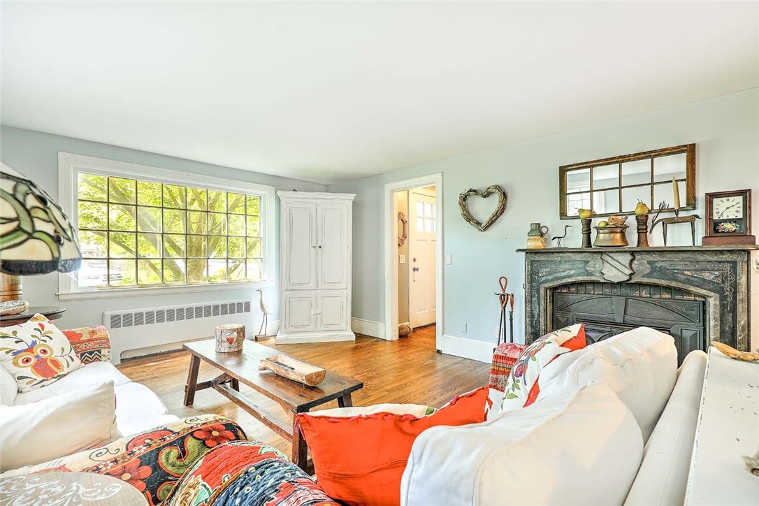 44 Washington Road Barrington, RI 02806 - Photo 7 of 49