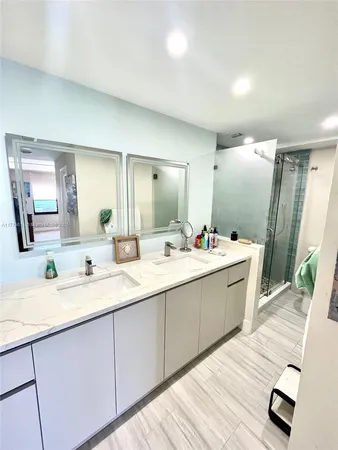 $8,000 | The Alexander, Hollywood, FL 33019