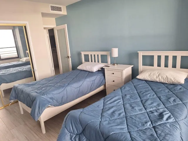 $7,000 | South Central Beach, Hollywood, FL 33019