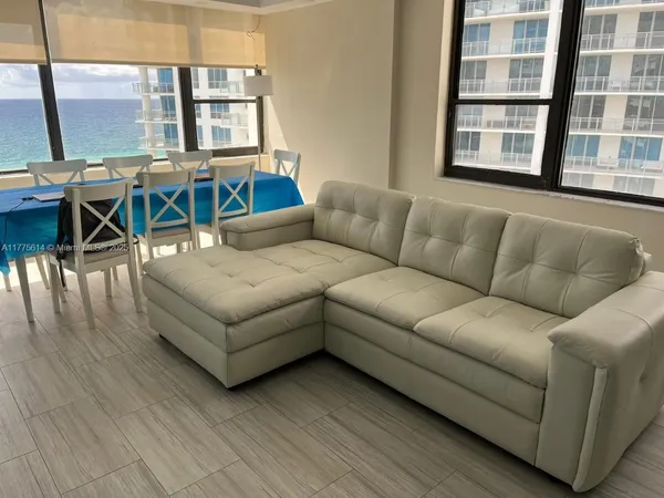 $8,000 | The Alexander, Hollywood, FL 33019