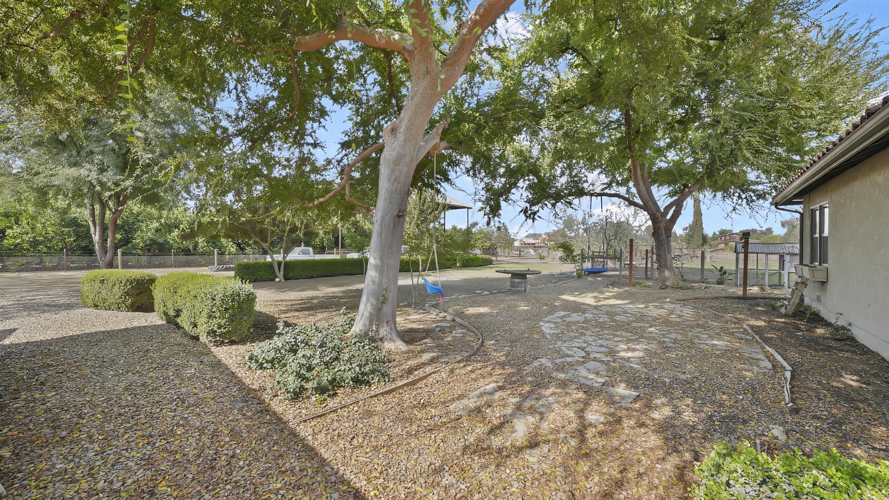 651 South Cornucopia Road Exeter, CA 93221 - Photo 36 of 42 34