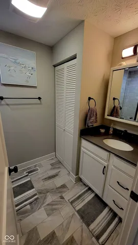 $300,000 | 479 South Avon Avenue, Avon, IN 46123