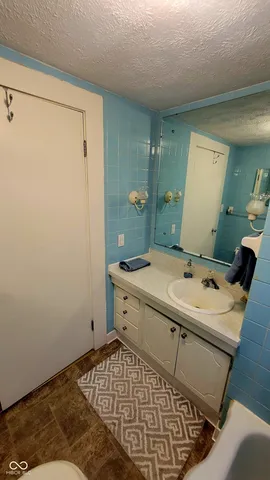 $300,000 | 479 South Avon Avenue, Avon, IN 46123