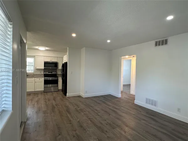 $1,995 | 2401 Northwest 9th Avenue, Unit 3, Wilton Manors, FL 33311