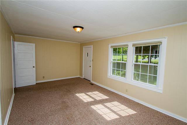 1600 Neelys Bend Road Madison, TN 37115 - Photo 6 of 20 Front living room