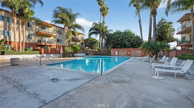 a view of yard with tree in front of it