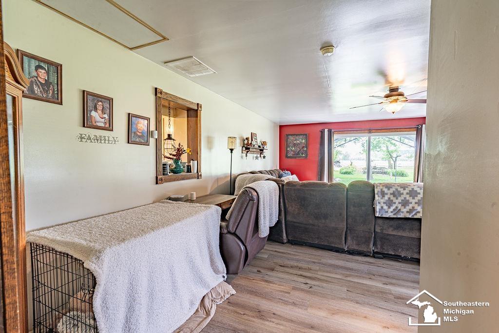 1584 East Newburg Road Carleton, MI 48117 - Photo 18 of 36 50208815-57a55daf-3bd9-48d1-bbfd-d4013aefce5d.JPG