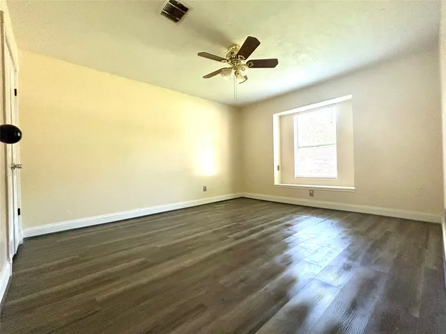 $2,200 | 1602 Dixie Hollow Street, Pearland, TX 77581