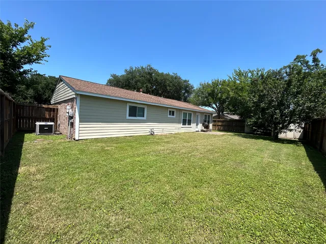 $2,200 | 1602 Dixie Hollow Street, Pearland, TX 77581