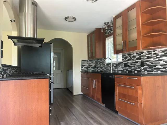 $2,200 | 1602 Dixie Hollow Street, Pearland, TX 77581