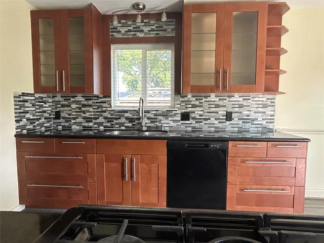 $2,200 | 1602 Dixie Hollow Street, Pearland, TX 77581