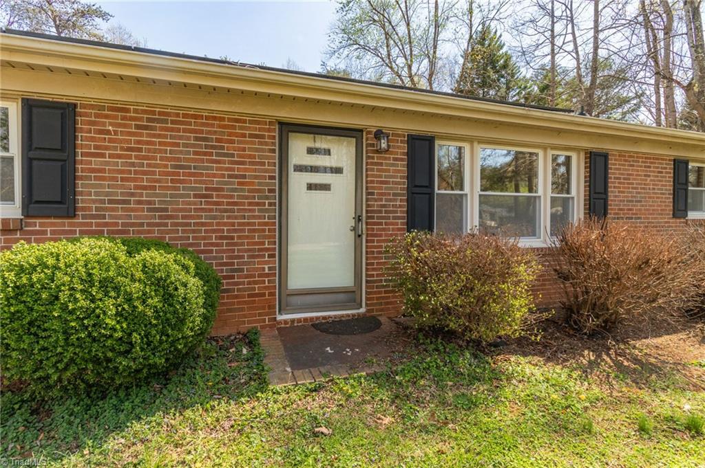 8225 Easley Road Walnut Cove, NC 27052 - Photo 4 of 33