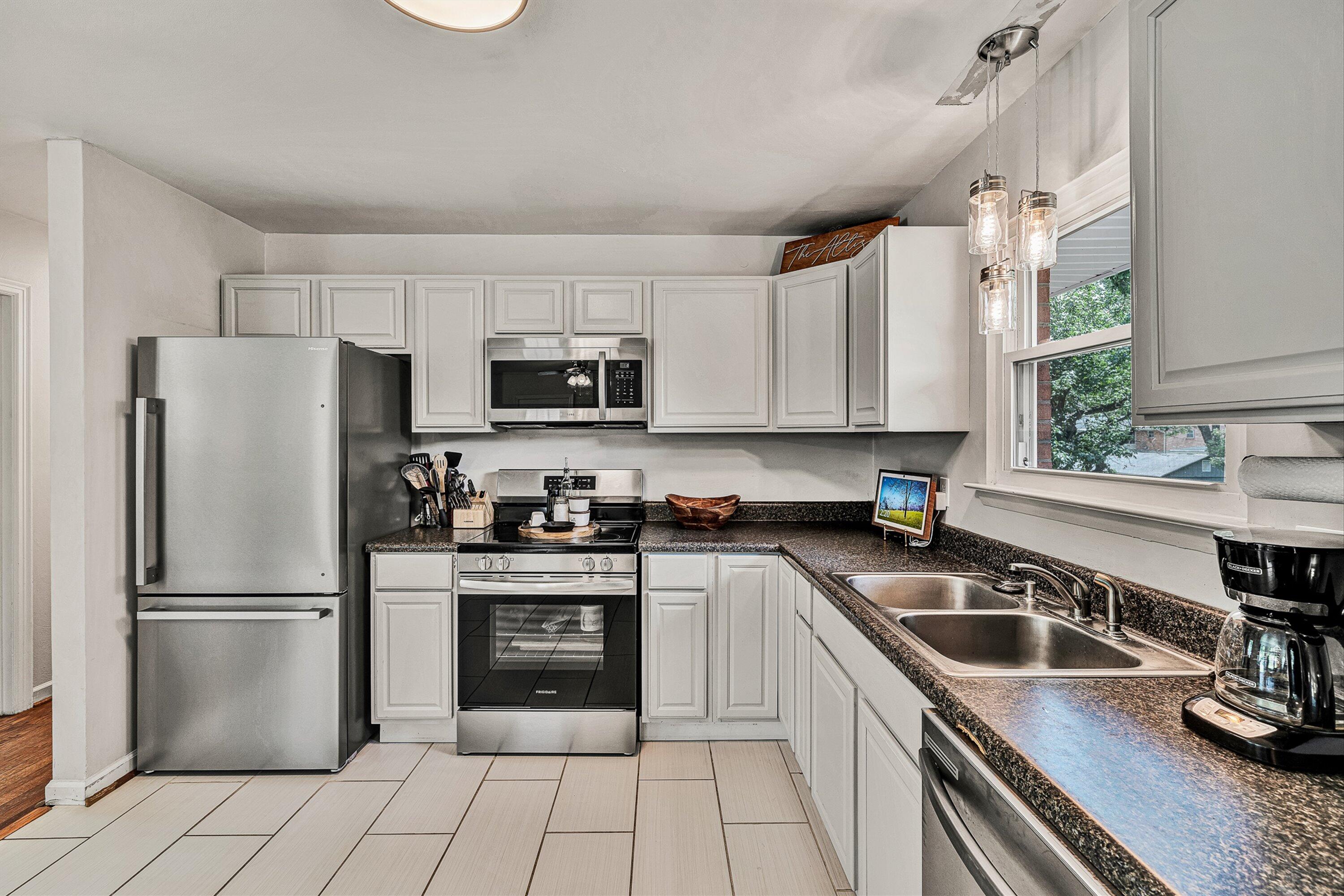 516 Olney Road Vinton, VA 24179 - Photo 10 of 36 10-VM-05997
