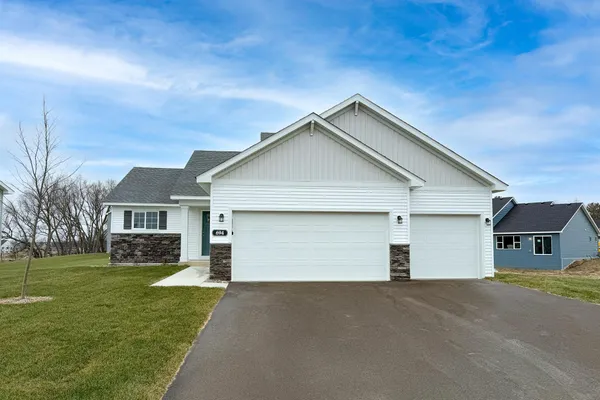 $525,000 | 1401 Woods Road Northeast, Isanti, MN 55040