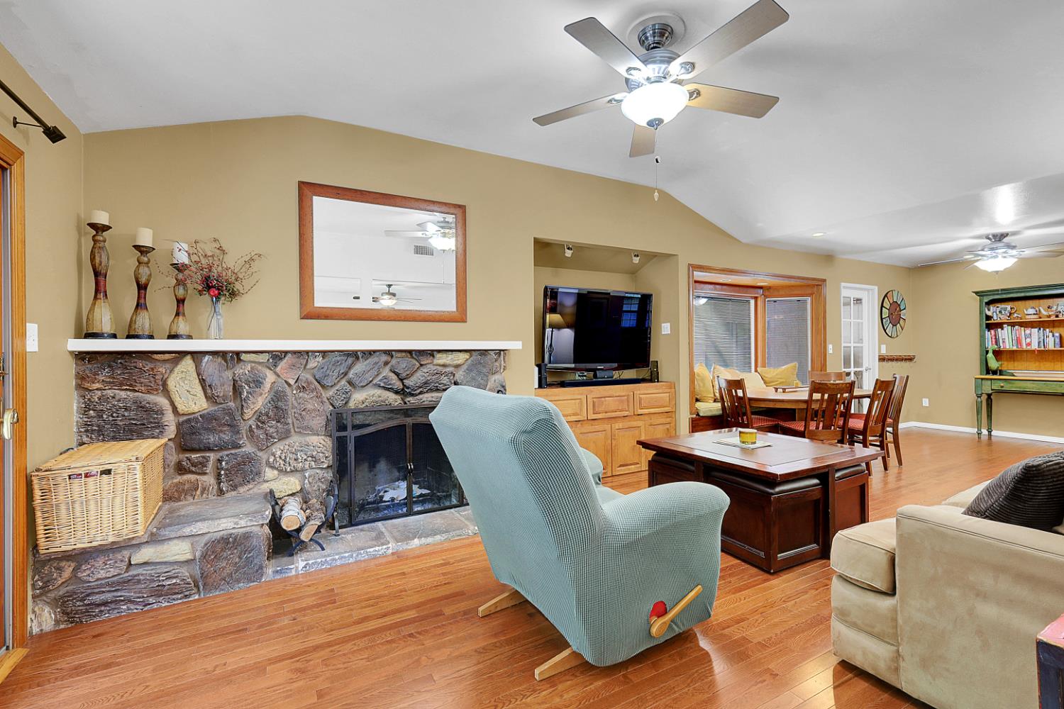 1213 Gary Way Carmichael, CA 95608 - Photo 16 of 51