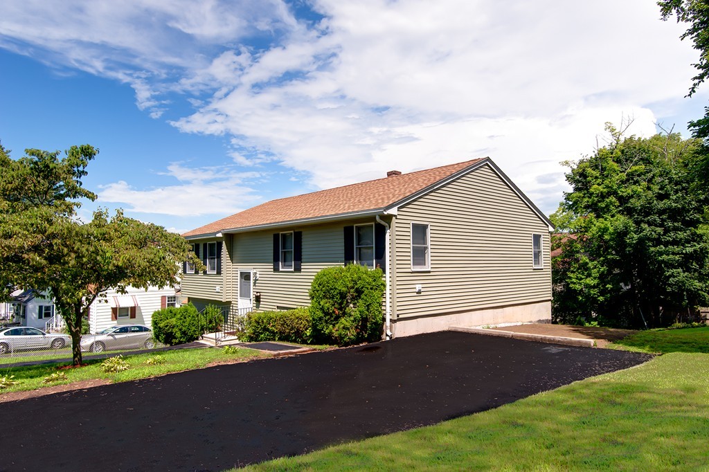 119 Vale Street Worcester, MA 01604 - Photo 3 of 18 Gallery Image 3
