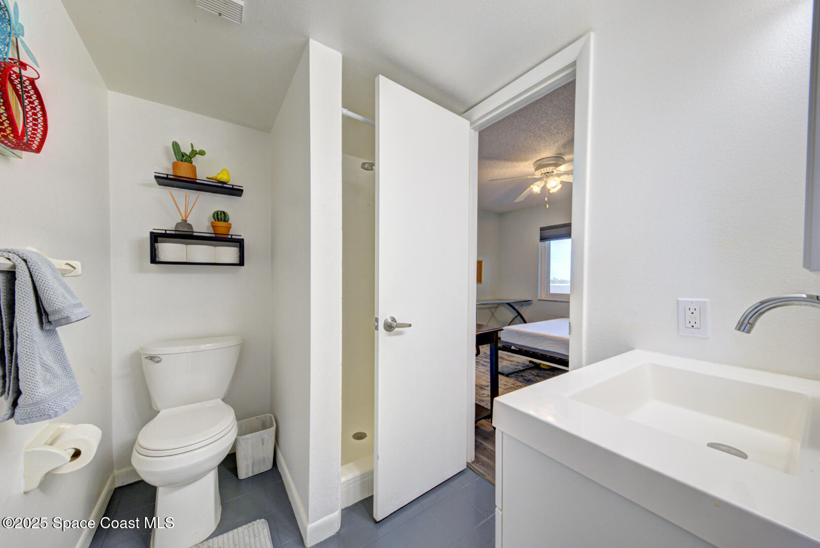 190 Seminole Lane, Unit 503 Cocoa Beach, FL 32931 - Photo 20 of 31 bathroom 2 with access from bedroom 2