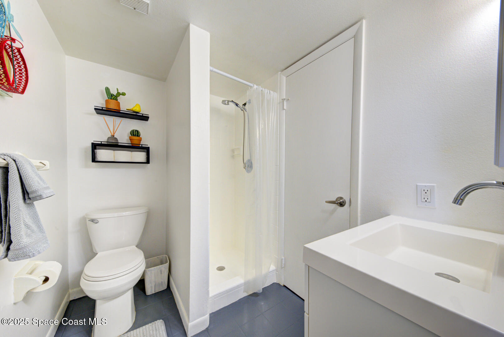 190 Seminole Lane, Unit 503 Cocoa Beach, FL 32931 - Photo 21 of 31 bathroom 2