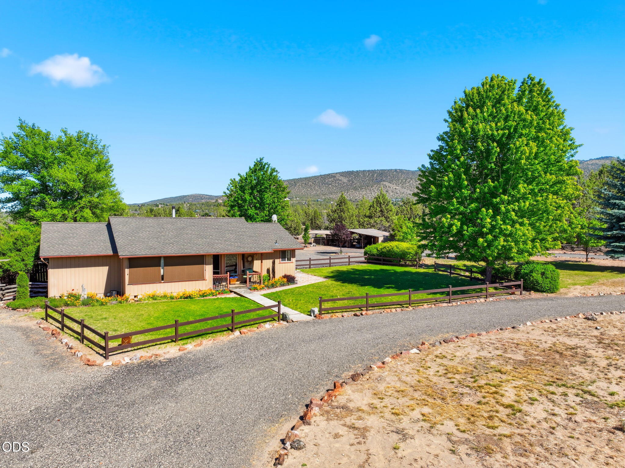 7950 Southwest Copley Road Powell Butte, OR 97753 - Photo 4 of 61
