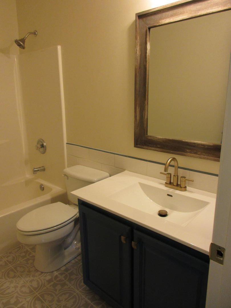1533 Rainbow Road Charleston, SC 29412 - Photo 10 of 16 10-Hall Bath