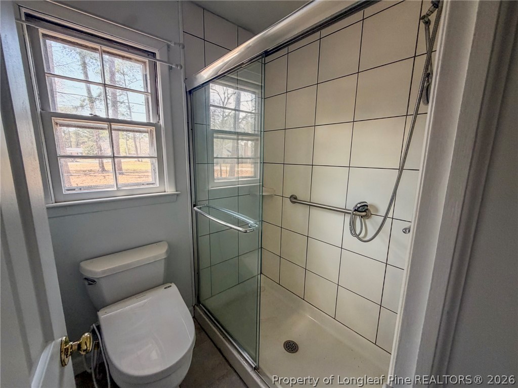 575 Veterans Road St. Pauls, NC 28384 - Photo 11 of 27 a bathroom with a toilet and shower