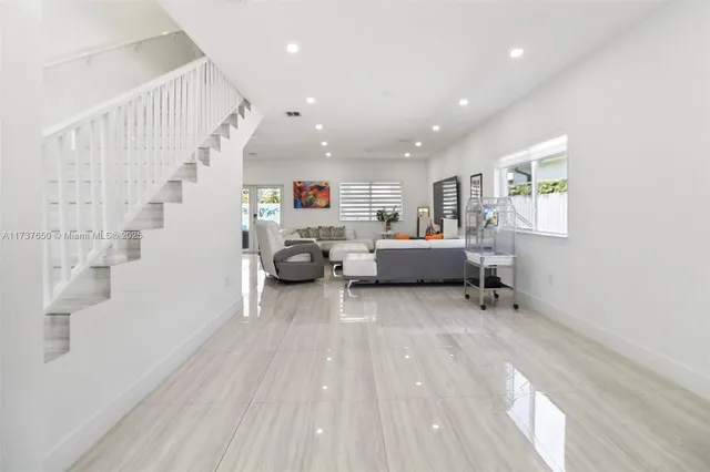 a view of entryway and kitchen