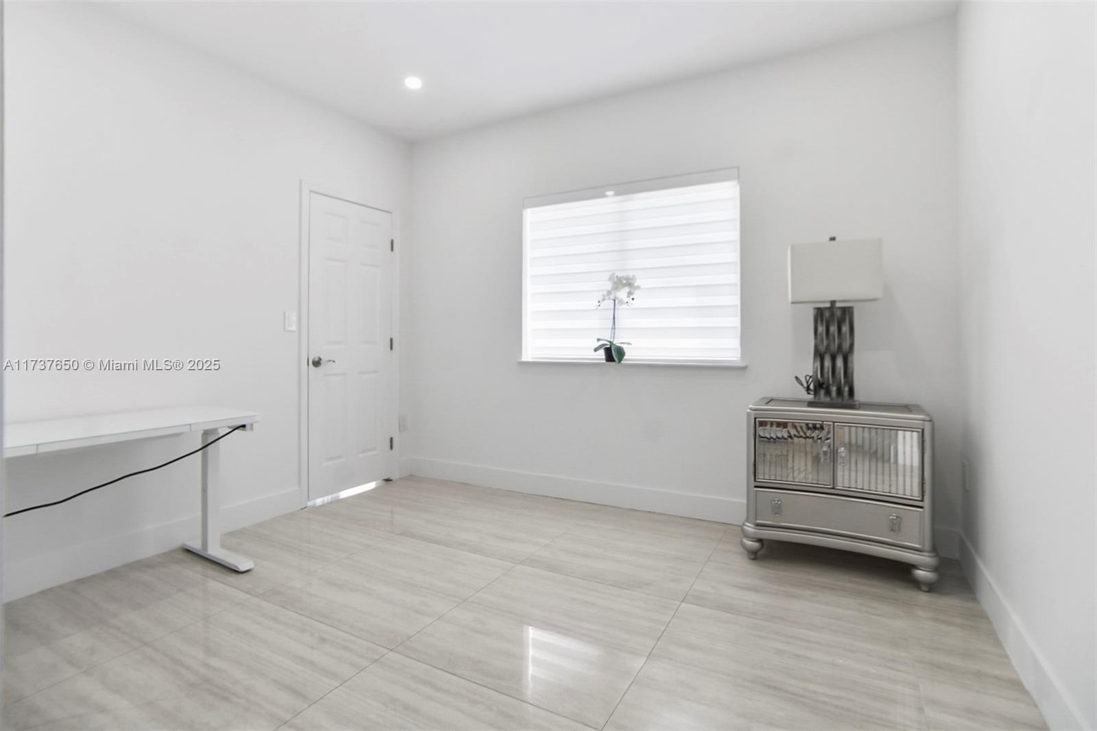 10290 Southwest 7th Terrace Sweetwater, FL 33174 - Photo 19 of 58 1st floor room