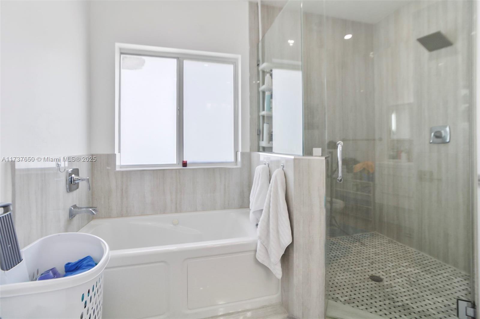 10290 Southwest 7th Terrace Sweetwater, FL 33174 - Photo 27 of 58 Master Bathroom