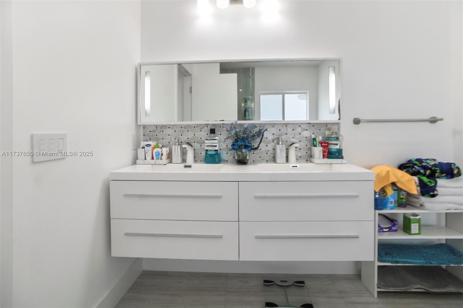 10290 Southwest 7th Terrace Sweetwater, FL 33174 - Photo 28 of 58 Master Bathroom