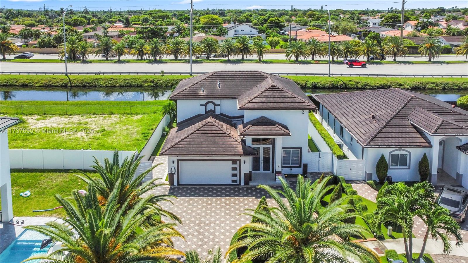 10290 Southwest 7th Terrace Sweetwater, FL 33174 - Photo 5 of 58