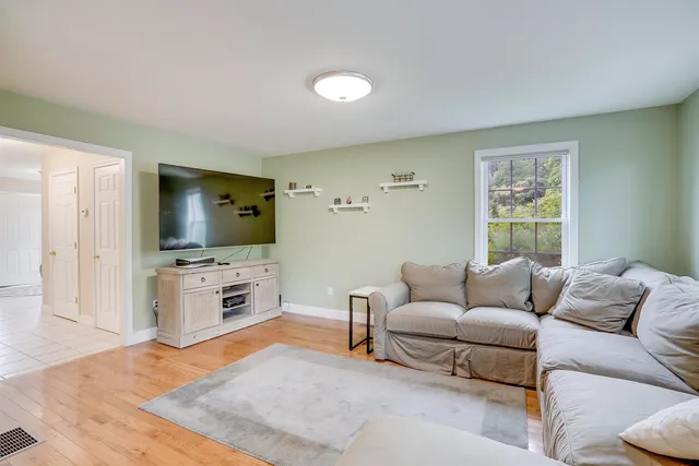 $519,900 | 31 Rosanna Drive, Dover, NH 03820