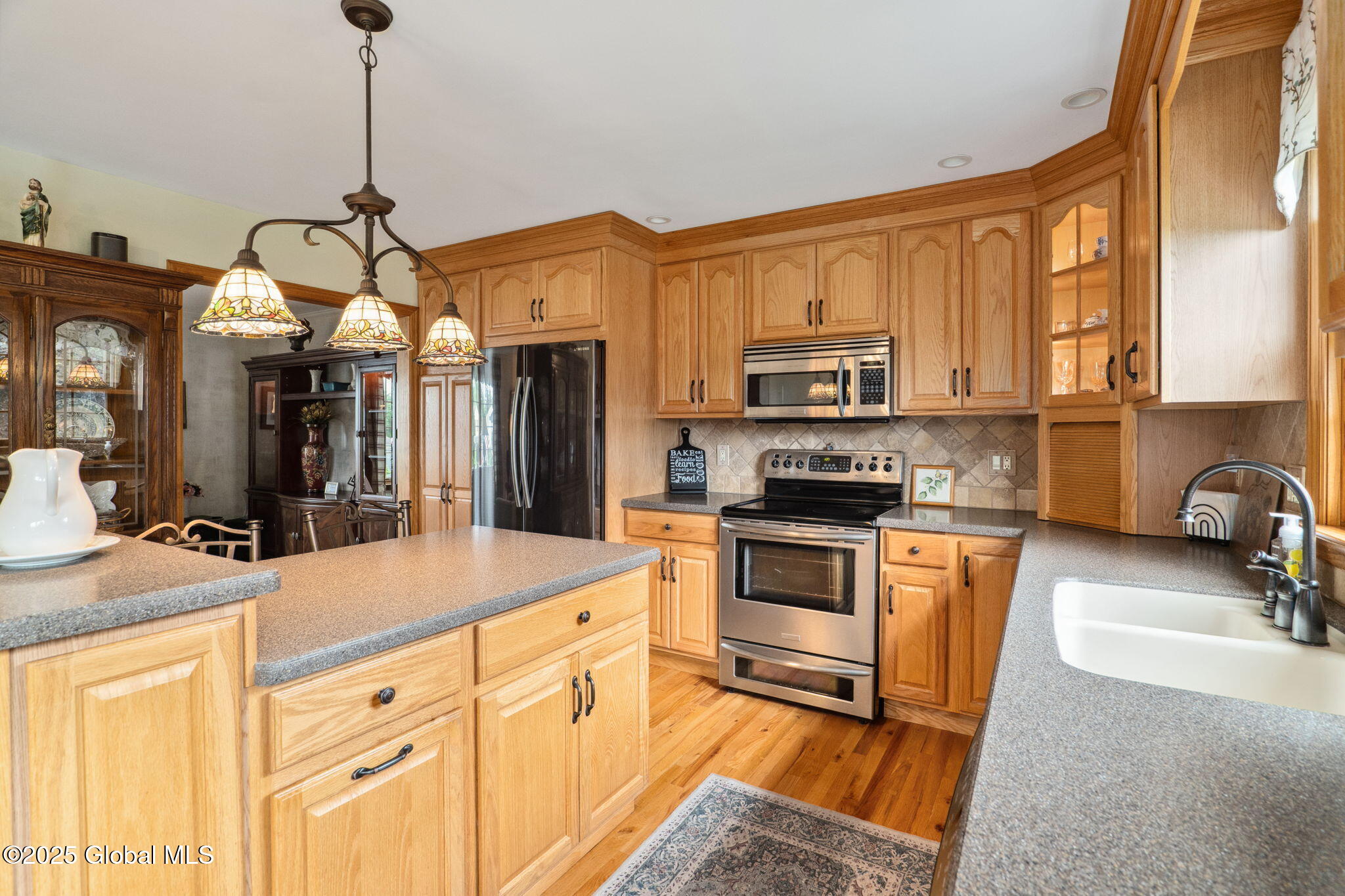 34 Meadowbrook Road Colonie, NY 12189 - Photo 8 of 43 9-34MeadowbrookDr_09