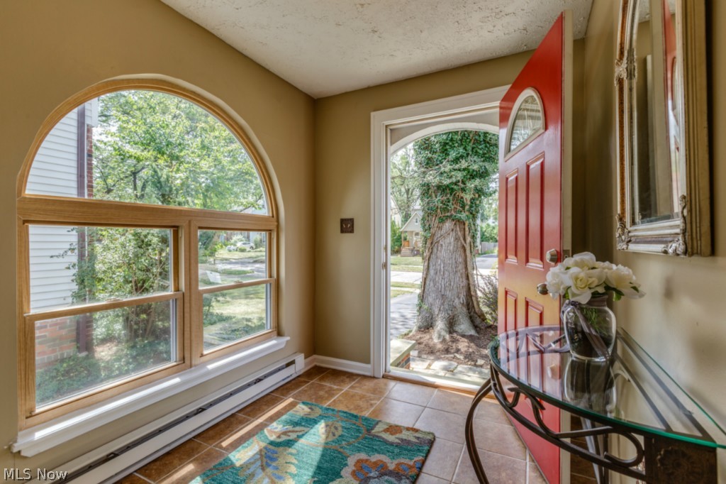 1261 Plainfield Road Cleveland, OH 44121 - Photo 3 of 24 FOYER