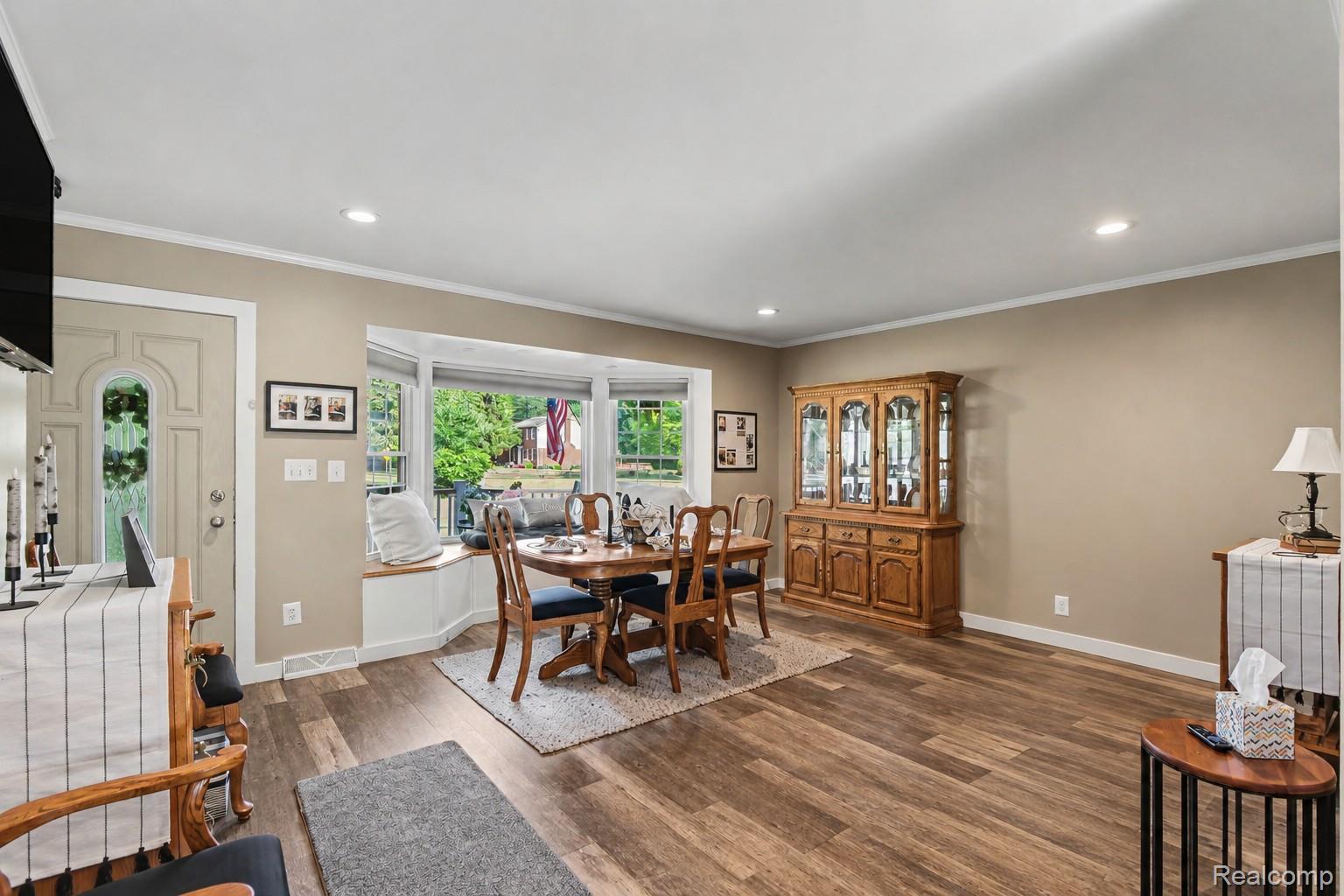 7370 Perry Lake Road Clarkston, MI 48348 - Photo 5 of 33 014.2_dining 2.jpg