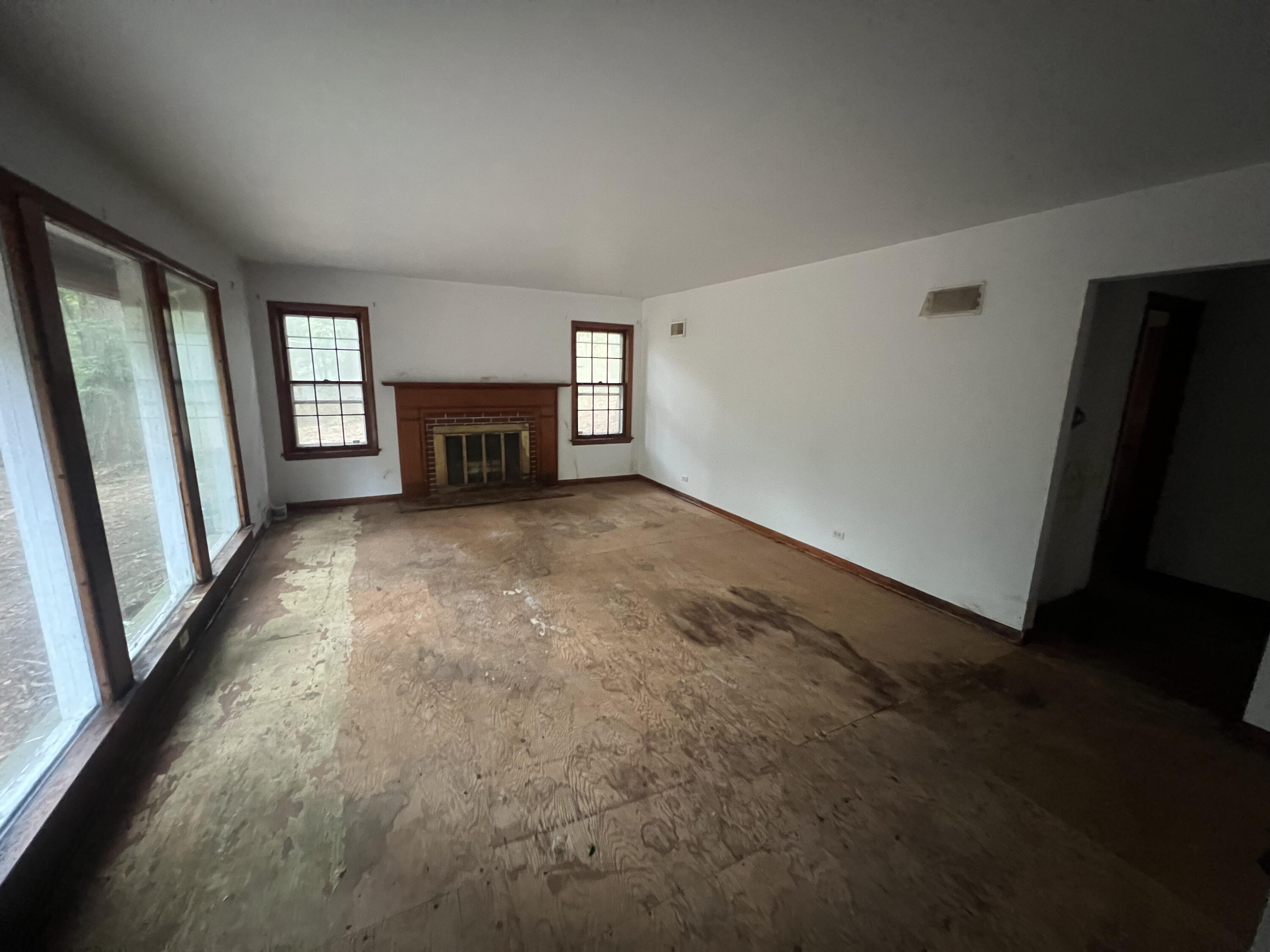 4848 Highway 83 Chenequa, WI 53029 - Photo 3 of 21 Living room