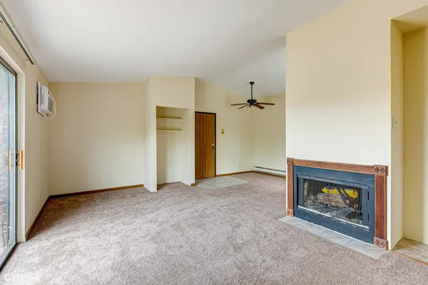 $1,650 | 439 Berkshire Drive, Unit 36, Crystal Lake, IL 60014