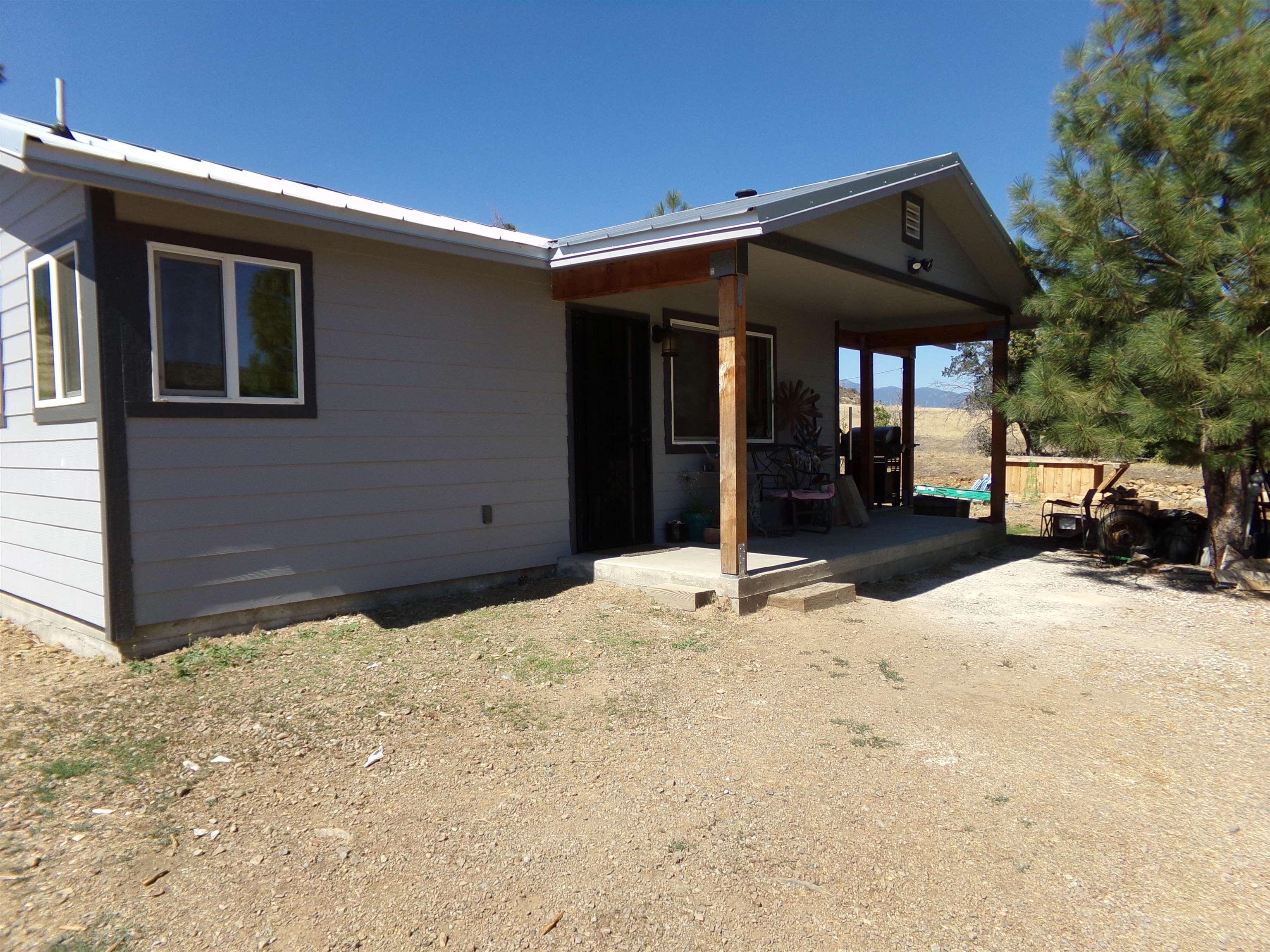 102 Wagon Road Hornbrook, CA 96044 - Photo 1 of 25 Gallery Image 1
