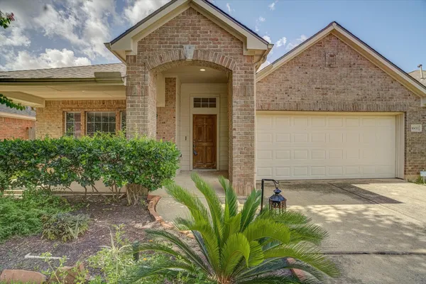 $2,100 | 16011 Belleshire Glen Lane, Houston, TX 77084