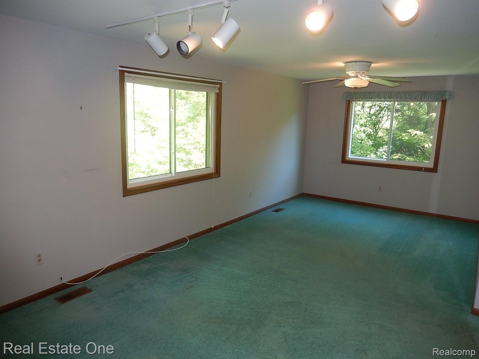 415 Woodstone Road, Unit 32 Waterford, MI 48327 - Photo 14 of 26 Master Bedroom View 1.JPG