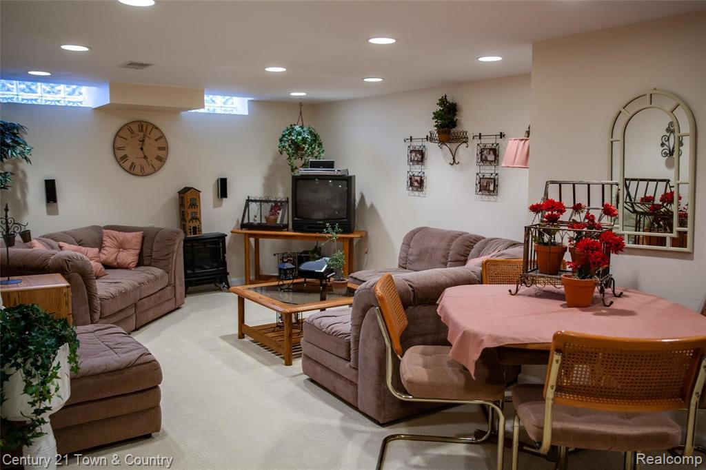 292 Thalia Avenue Rochester Hills, MI 48307 - Photo 10 of 36
