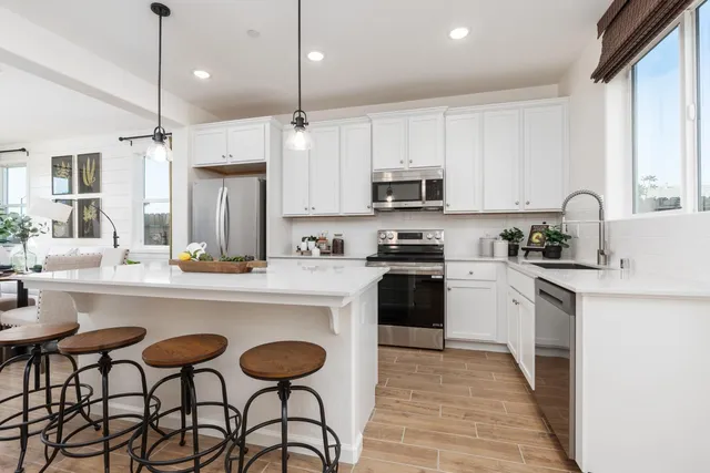 $362,990 | 6588 East Cresthaven Drive, Fresno, CA 93727