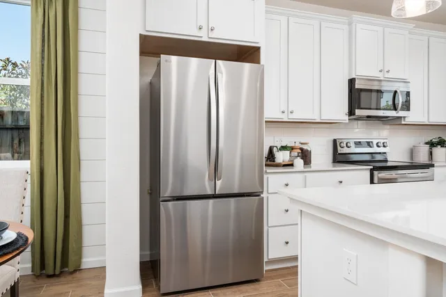 $362,990 | 6588 East Cresthaven Drive, Fresno, CA 93727