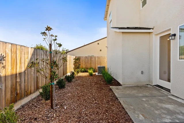 $362,990 | 6588 East Cresthaven Drive, Fresno, CA 93727