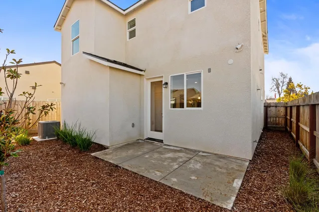 $362,990 | 6588 East Cresthaven Drive, Fresno, CA 93727