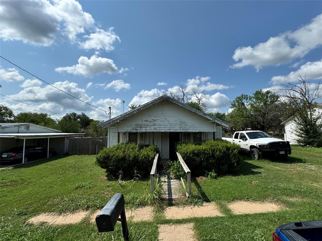 308 East 4th Street Coleman, TX 76834 - Photo 4 of 11 a front view of a house with garden