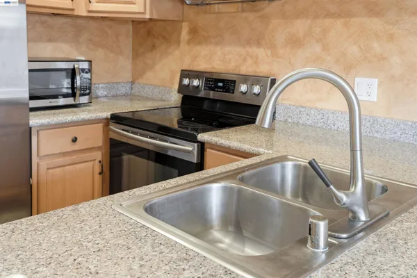 $729,900 | 685 Palomino Drive, Unit D, Pleasanton, CA 94566