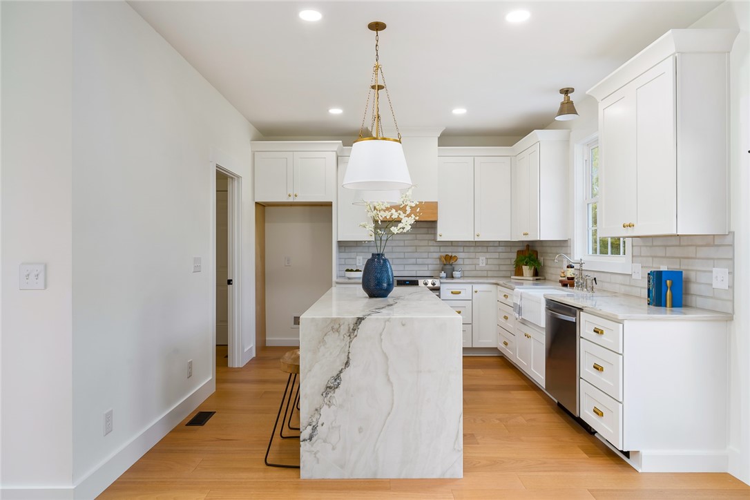 5016 Copeland Road Belton, SC 29627 - Photo 14 of 50 Waterfall Quartzite Countertops