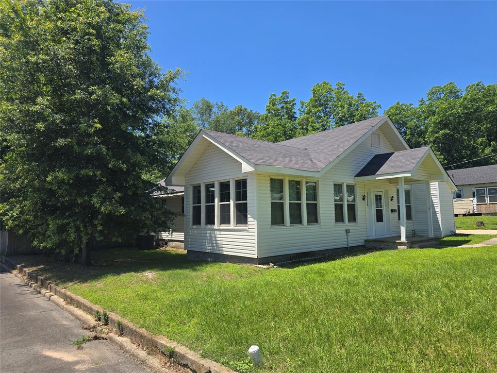 206 Summit Street Minden, LA 71055 - Photo 2 of 23 a view of a house with garden and yard