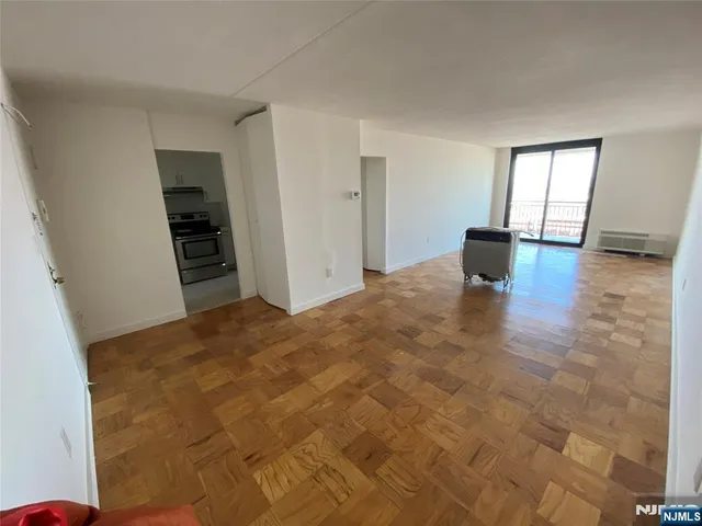 $2,992 | 1275 15th Street, Unit 19C, Fort Lee, NJ 07024