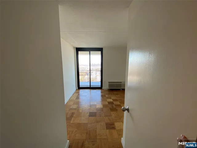 $2,992 | 1275 15th Street, Unit 19C, Fort Lee, NJ 07024